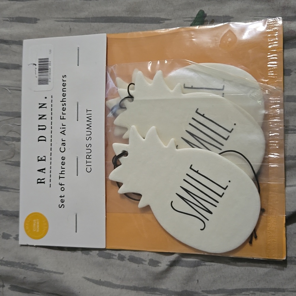 NWT Pineapple Rae Dunn car air freshener